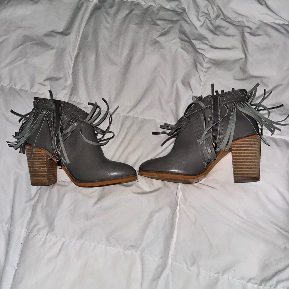 BEAST FASHION Gray Ankle Boots with Fringe Size 6